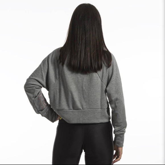 NWT Nike Women's Get Fit Graphic Training Crew - Picture 3 of 5